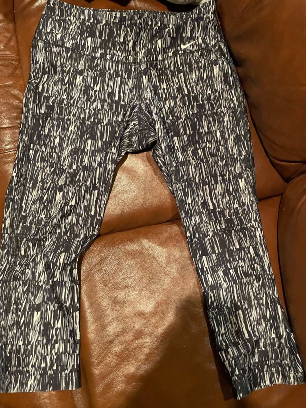 Nike Black & White Patterned Capri Pants
